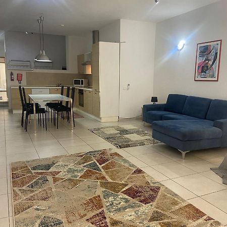 Sliema 2Bed With Backyard Apartment Ngoại thất bức ảnh